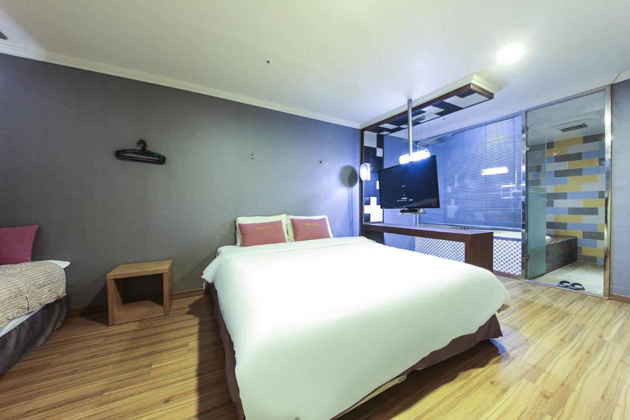 Central Hotel Changwon Dış mekan fotoğraf