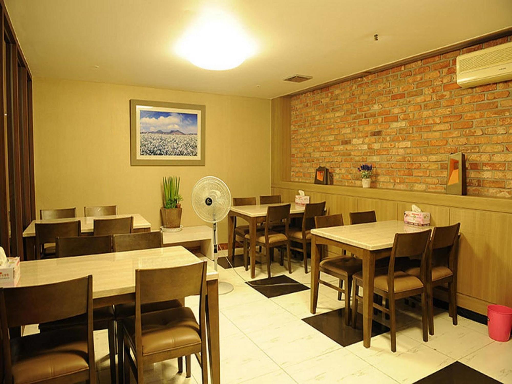 Central Hotel Changwon Dış mekan fotoğraf