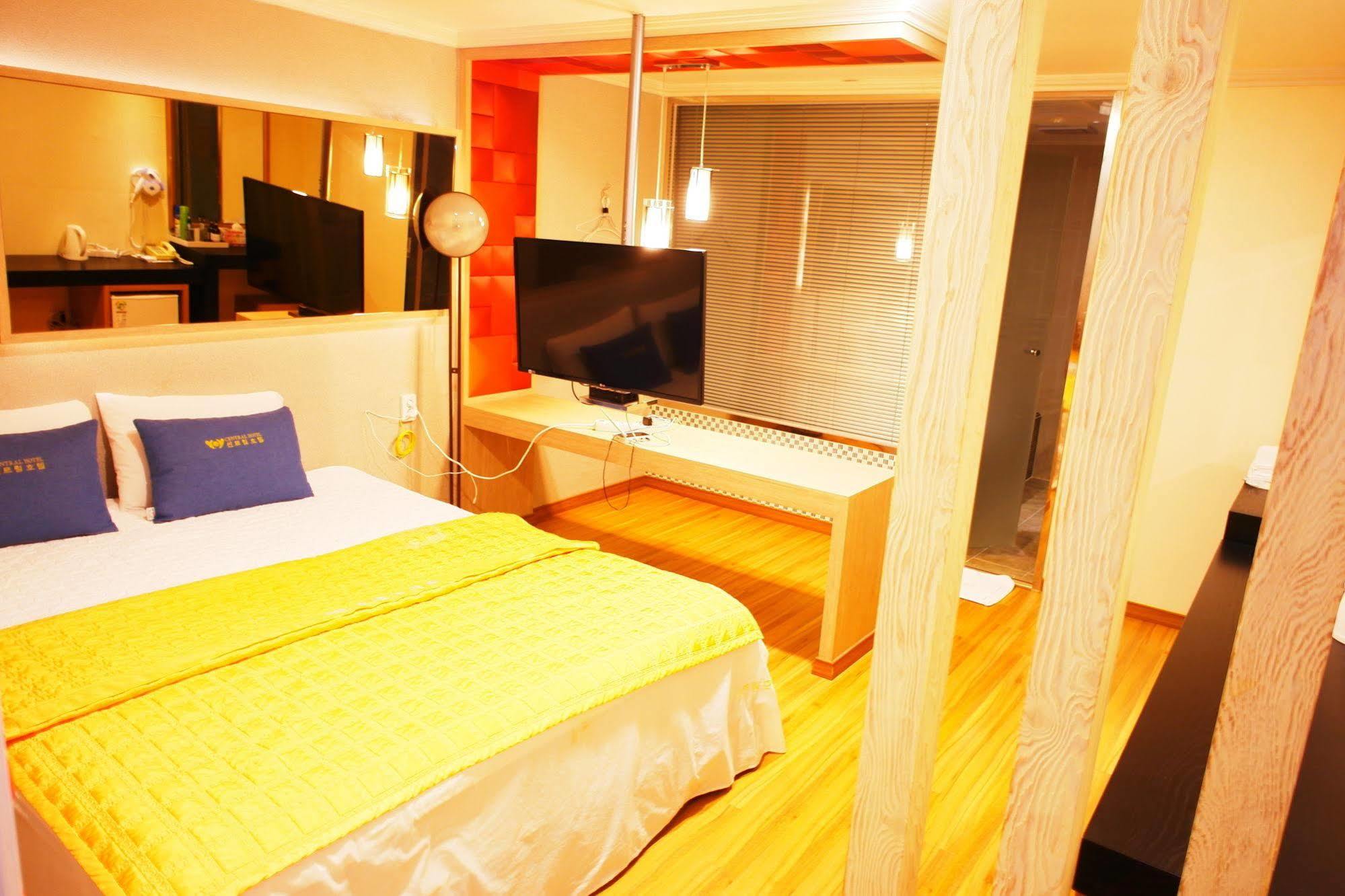 Central Hotel Changwon Dış mekan fotoğraf