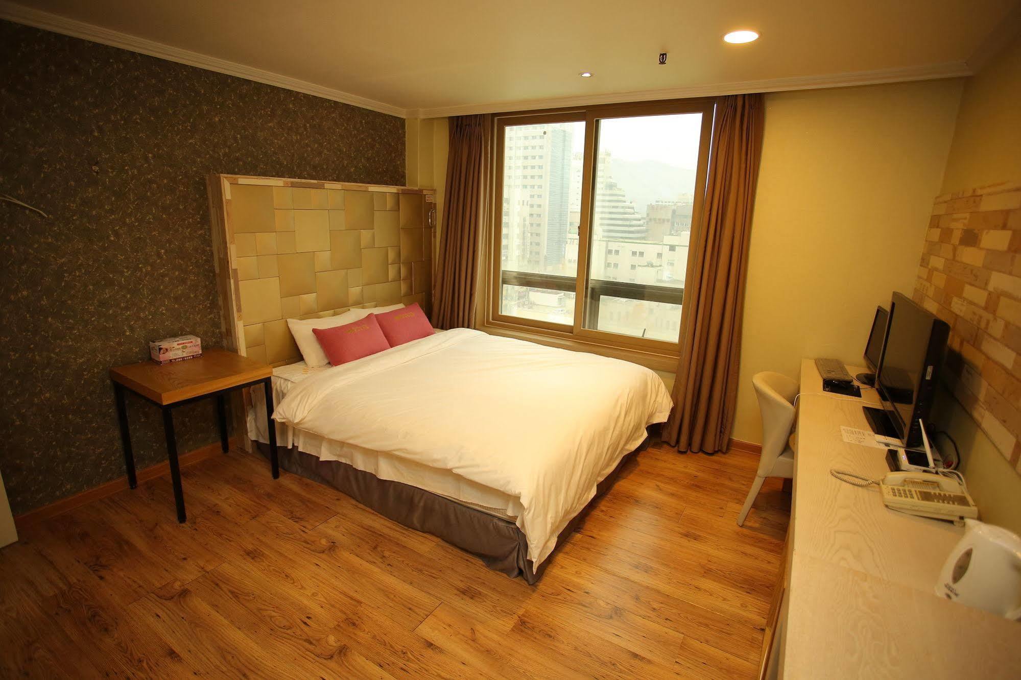 Central Hotel Changwon Dış mekan fotoğraf